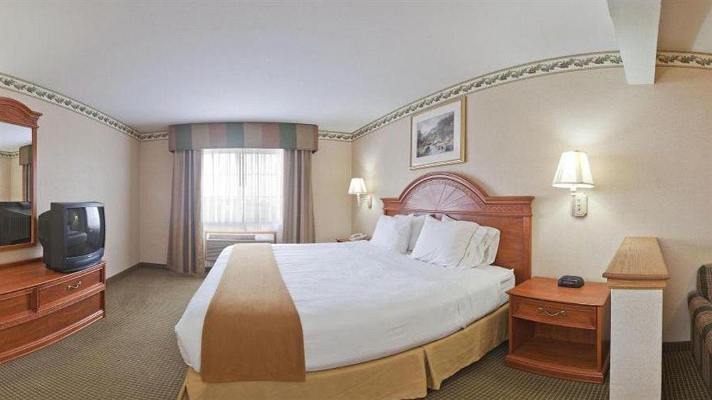 Holiday Inn Express Hotel & Suites Defiance By Ihg Zewnętrze zdjęcie